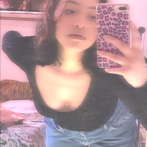 Meet your Posher, Leslie - Picture 1 of 3